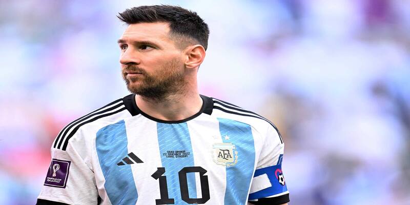 Siêu sao bóng đá điển trai Messi